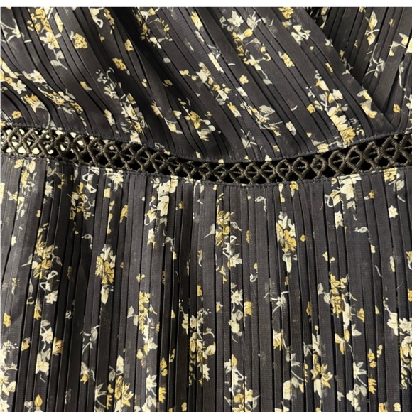 Pleats and Love Navy Dress 🌸 - Picture 6 of 6